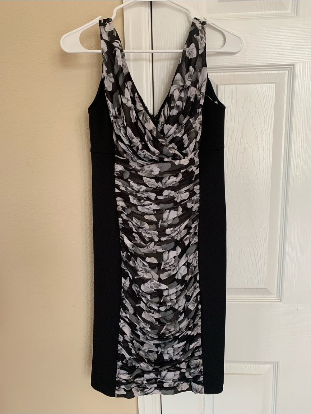 White House Black Market Black & Gray Floral Ruched Sheath Dress